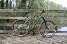 Afbeelding in Gallery-weergave laden, RINOS Gaia2.0 Carbon MTB Shimano Deore 12 versnellingen 19 inch Hardtail Rockshox
